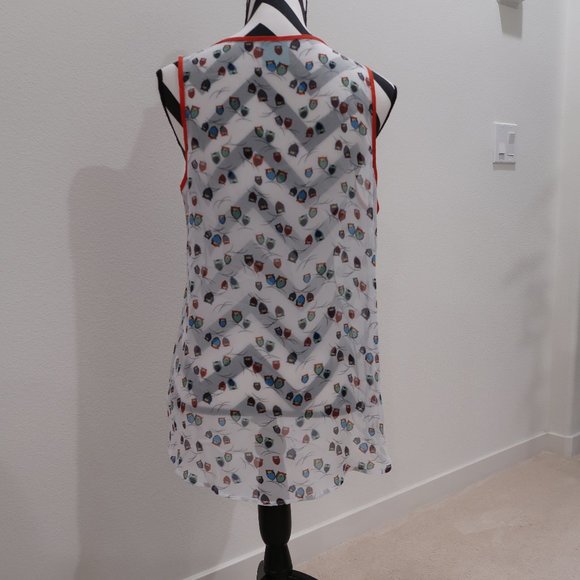 Sleeveless Top - Picture 2 of 7